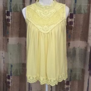 Lace sleeveless flowy blouse